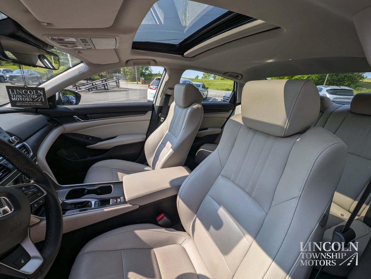 2019 Honda Accord Sedan Touring - CLEAN CARFAX, RMT START, SUNROOF, NAV Photo