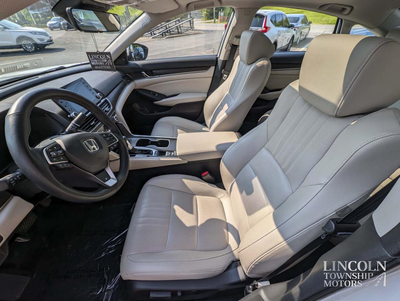 2019 Honda Accord Sedan Touring - CLEAN CARFAX, RMT START, SUNROOF, NAV Photo