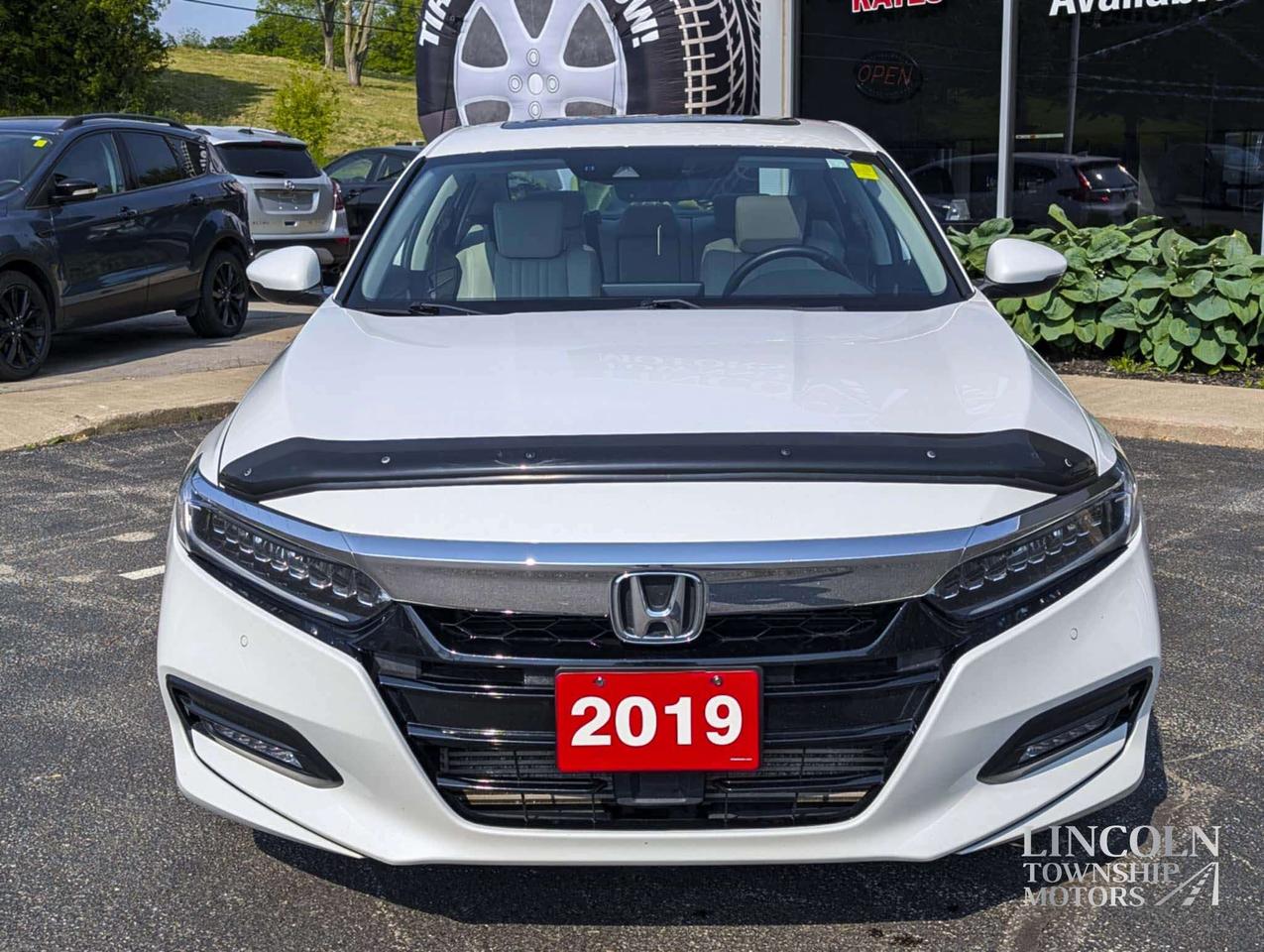 2019 Honda Accord Touring - CLEAN CARFAX, RMT START, SUNROOF, NAV Photo