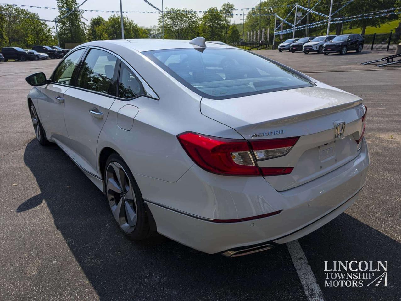 2019 Honda Accord Touring - CLEAN CARFAX, RMT START, SUNROOF, NAV Photo