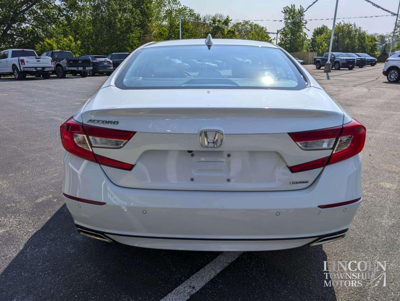2019 Honda Accord Touring - CLEAN CARFAX, RMT START, SUNROOF, NAV Photo