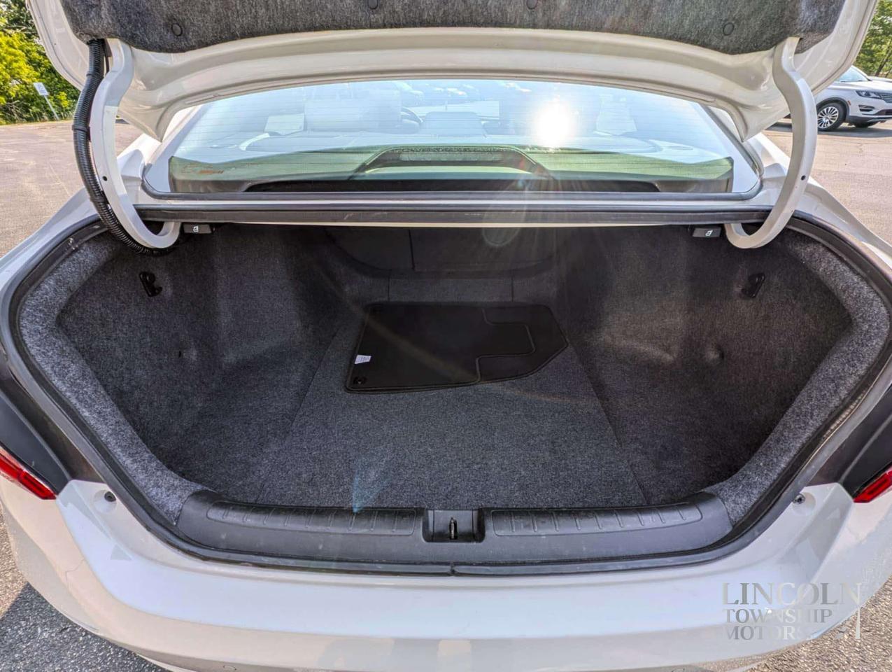 2019 Honda Accord Touring - CLEAN CARFAX, RMT START, SUNROOF, NAV Photo