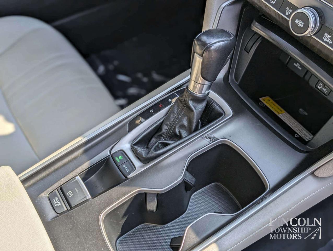 2019 Honda Accord Touring - CLEAN CARFAX, RMT START, SUNROOF, NAV Photo