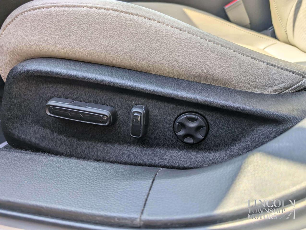 2019 Honda Accord Touring - CLEAN CARFAX, RMT START, SUNROOF, NAV Photo