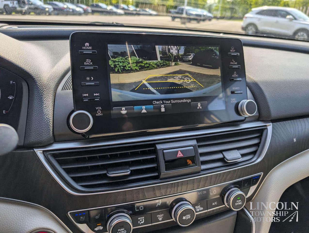 2019 Honda Accord Touring - CLEAN CARFAX, RMT START, SUNROOF, NAV Photo