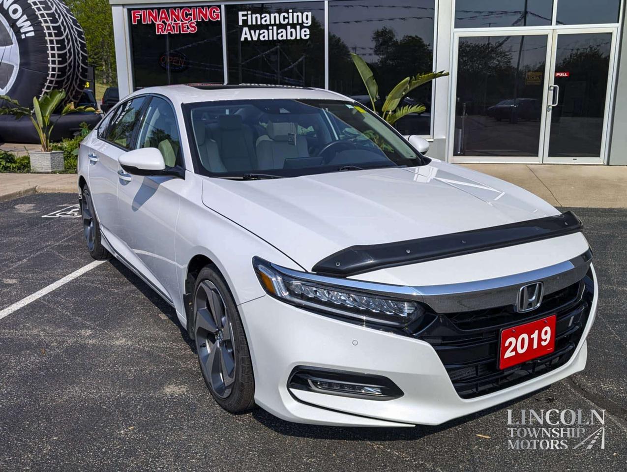 2019 Honda Accord Touring - CLEAN CARFAX, RMT START, SUNROOF, NAV Photo0