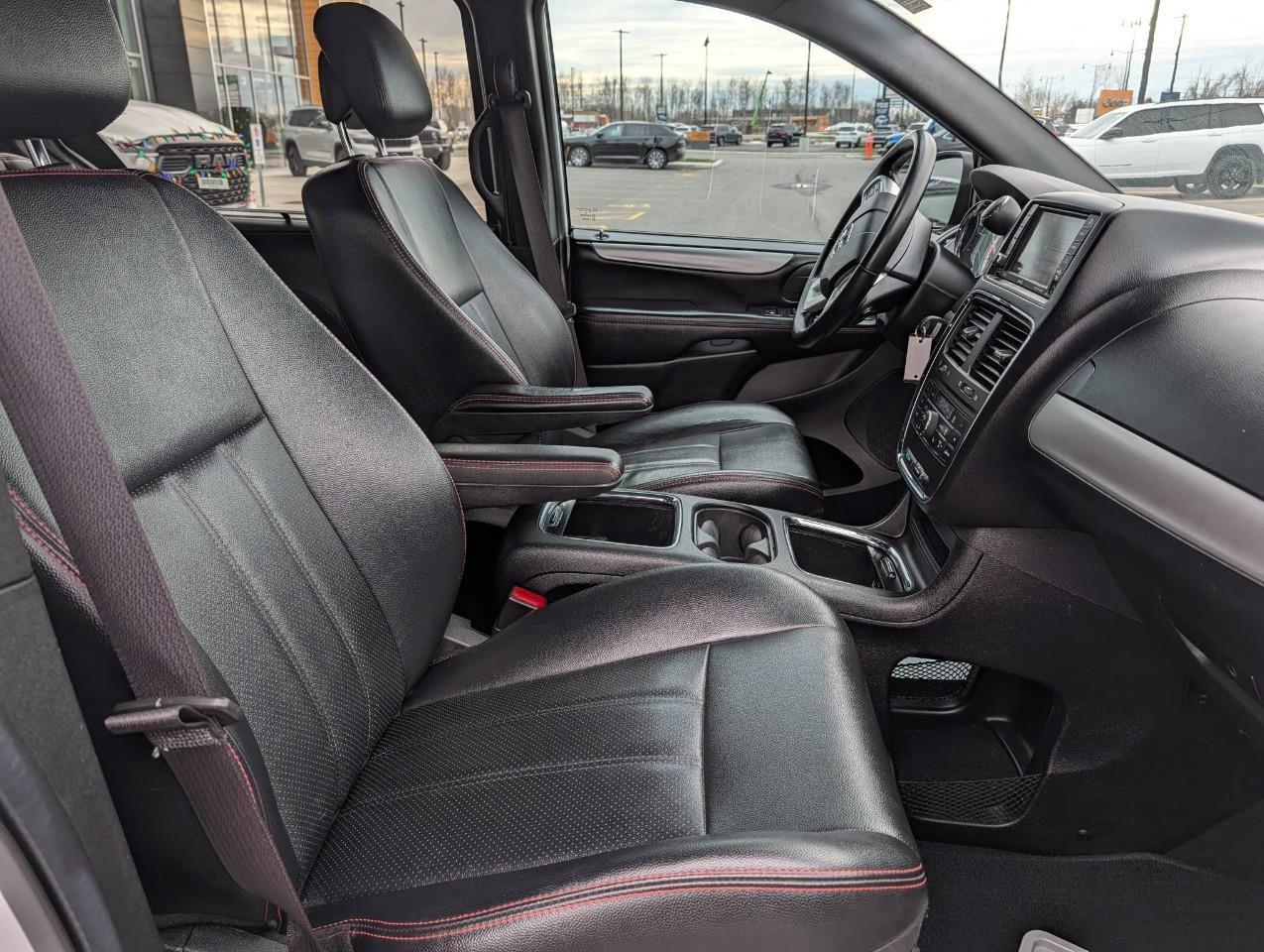 2019 Dodge Grand Caravan GT WINTER AND SUMMER TIRES ON RIMS Photo