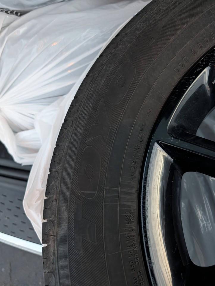 2019 Dodge Grand Caravan GT WINTER AND SUMMER TIRES ON RIMS Photo