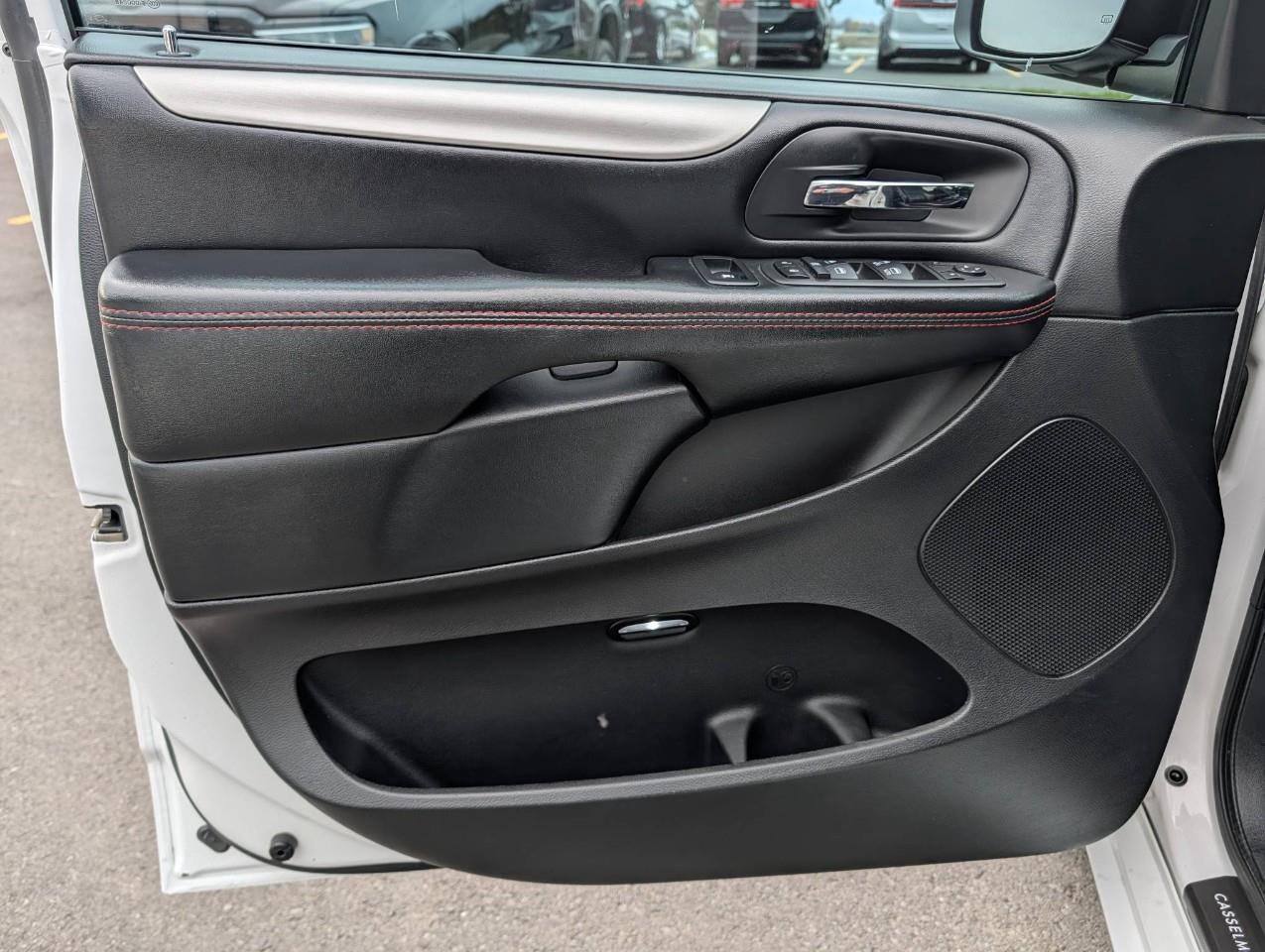 2019 Dodge Grand Caravan GT WINTER AND SUMMER TIRES ON RIMS Photo