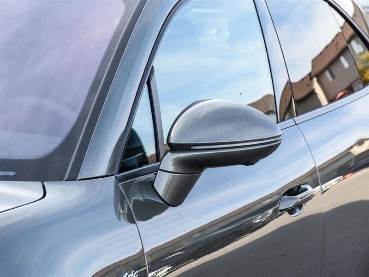 2024 Porsche Macan Electric 4 Green Photo