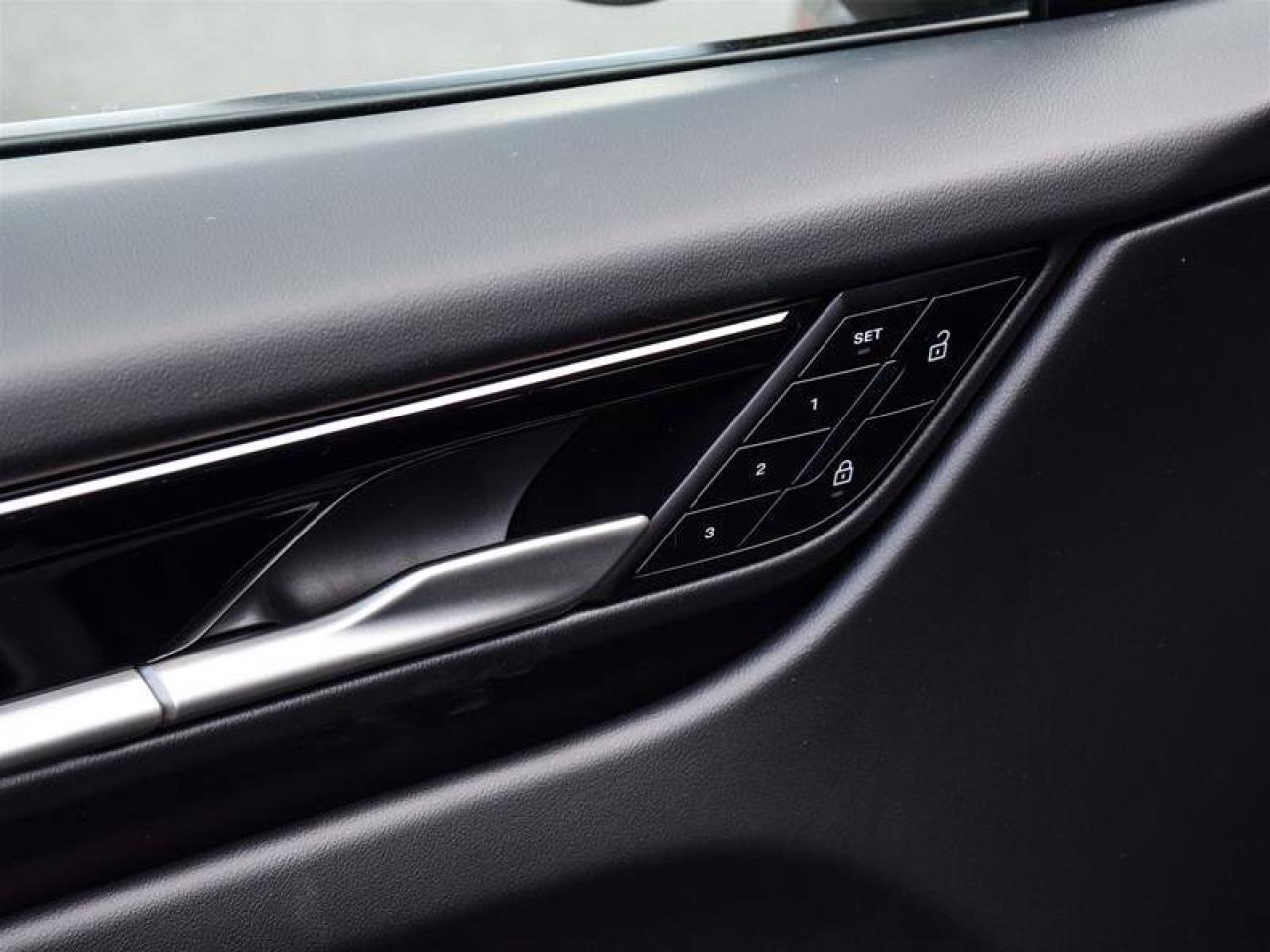 2024 Porsche Macan Electric 4 Green Photo