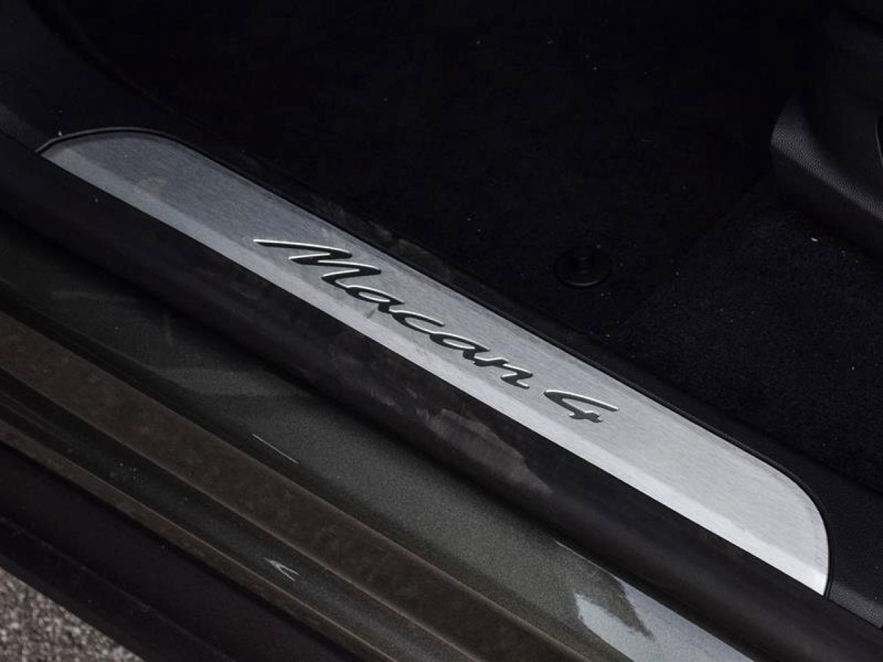 2024 Porsche Macan Electric 4 Green Photo