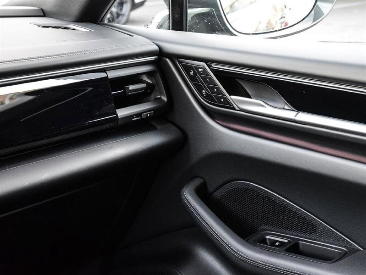 2024 Porsche Macan Electric 4 Green Photo