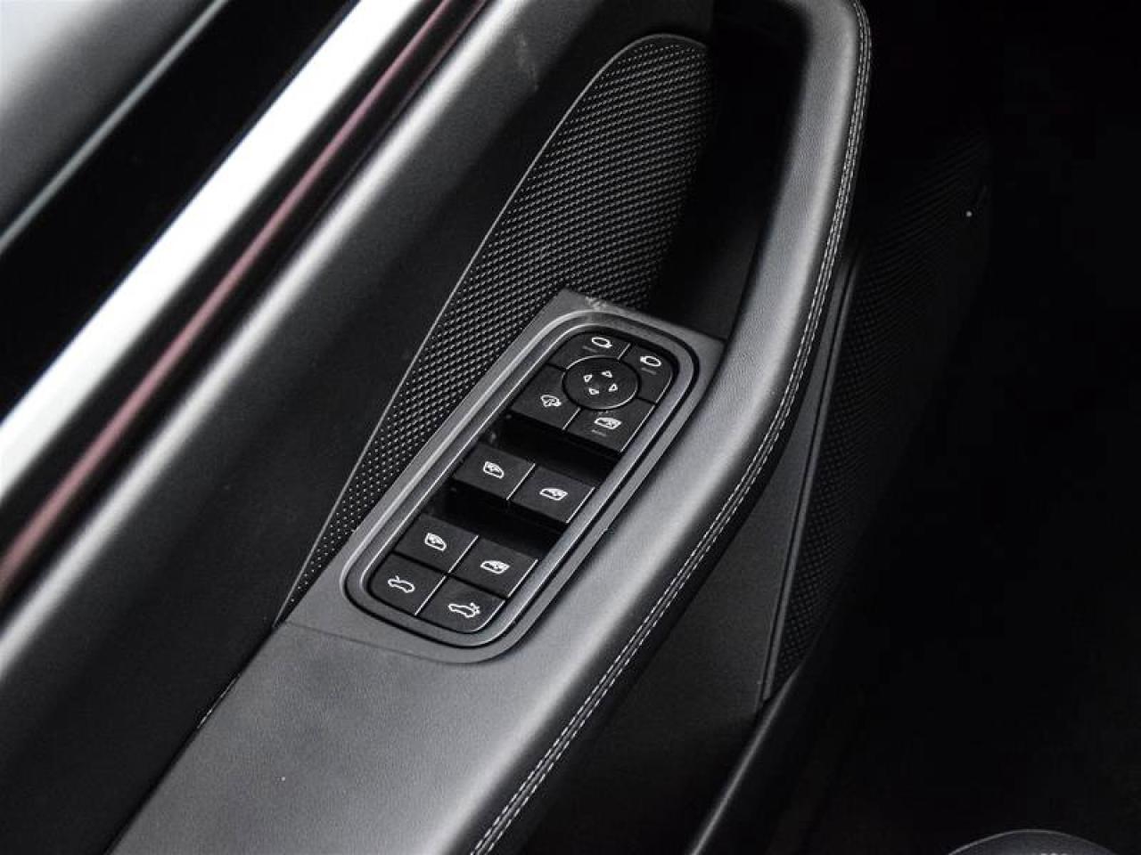 2024 Porsche Macan Electric 4 Green Photo