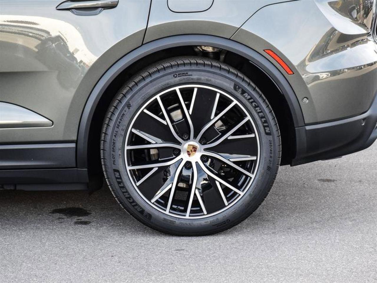 2024 Porsche Macan Electric 4 Green Photo