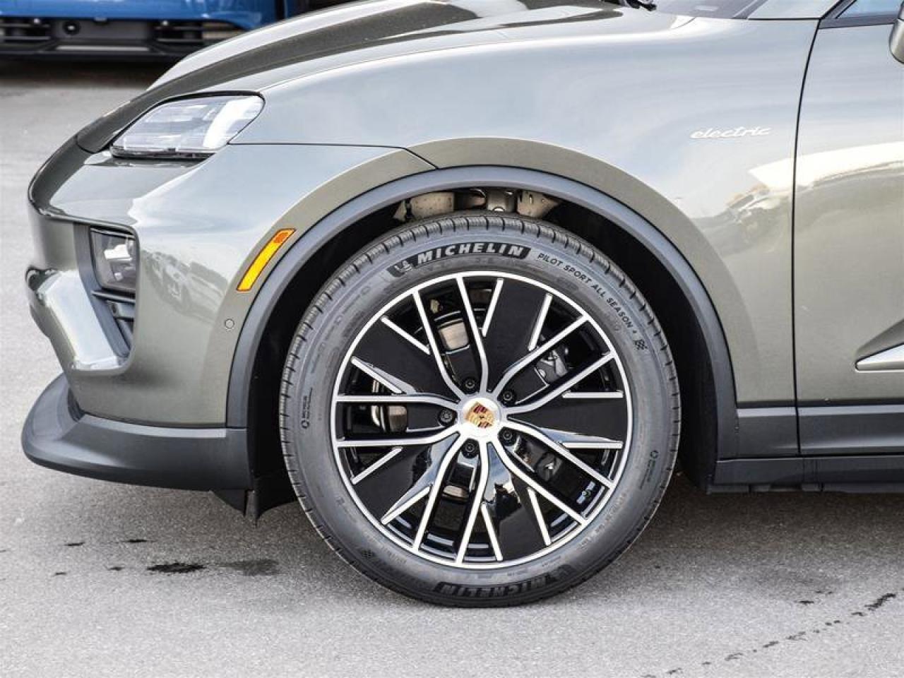 2024 Porsche Macan Electric 4 Green Photo