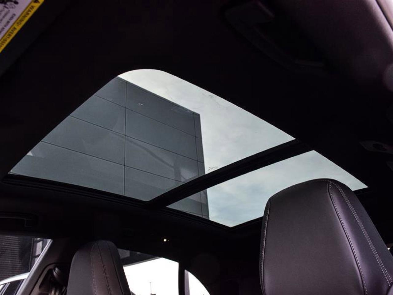 2024 Porsche Macan Electric 4 Green Photo