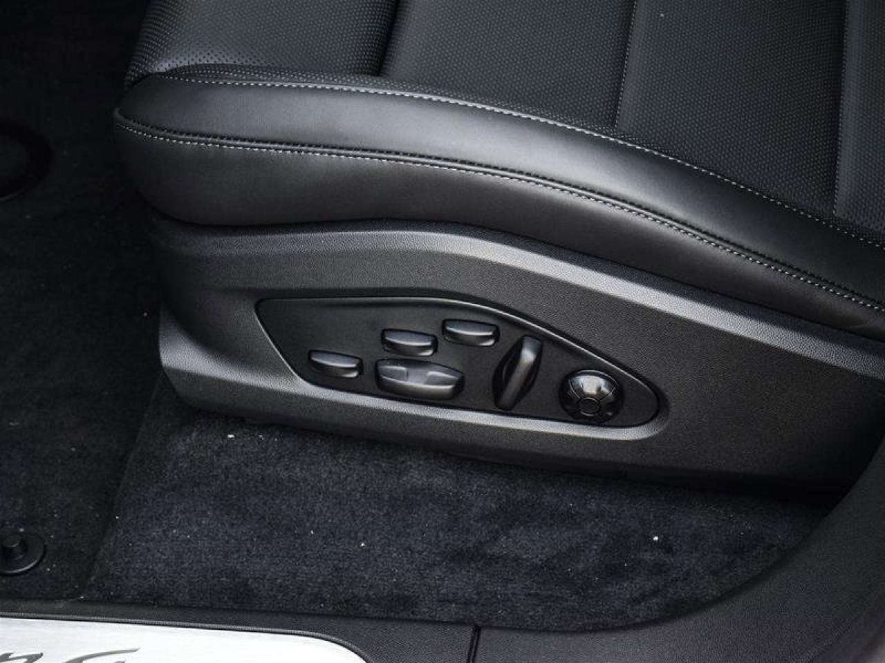 2024 Porsche Macan Electric 4 Green Photo