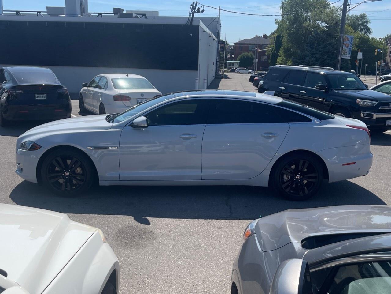 2016 Jaguar XJ 4dr Sdn XJL Portfolio AWD Portfolio/Nav/Cam/Roof / Photo