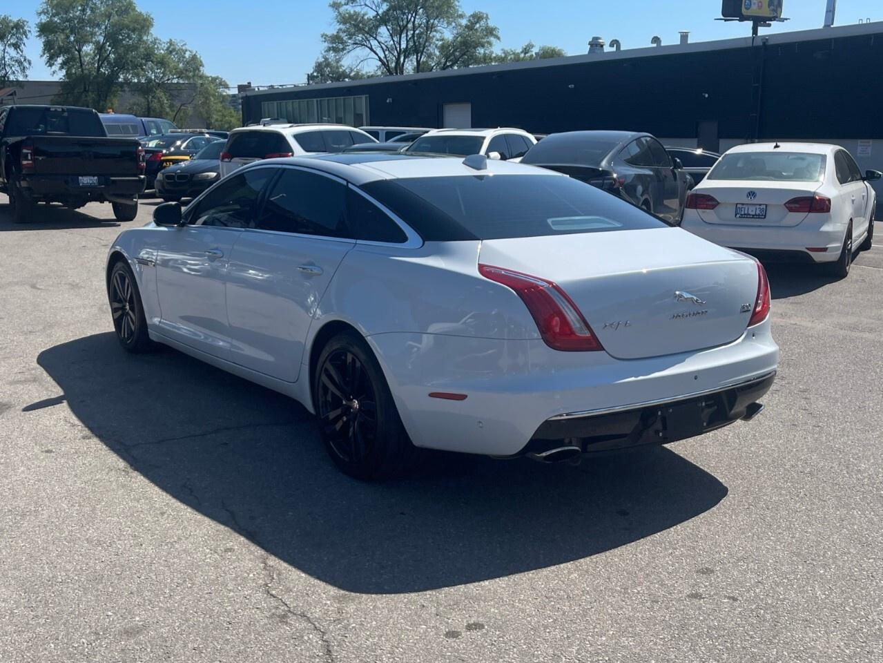 2016 Jaguar XJ 4dr Sdn XJL Portfolio AWD Portfolio/Nav/Cam/Roof / Photo