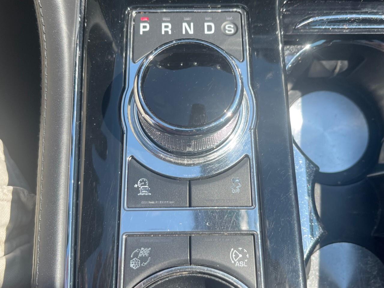 2016 Jaguar XJ 4dr Sdn XJL Portfolio AWD Portfolio/Nav/Cam/Roof / Photo