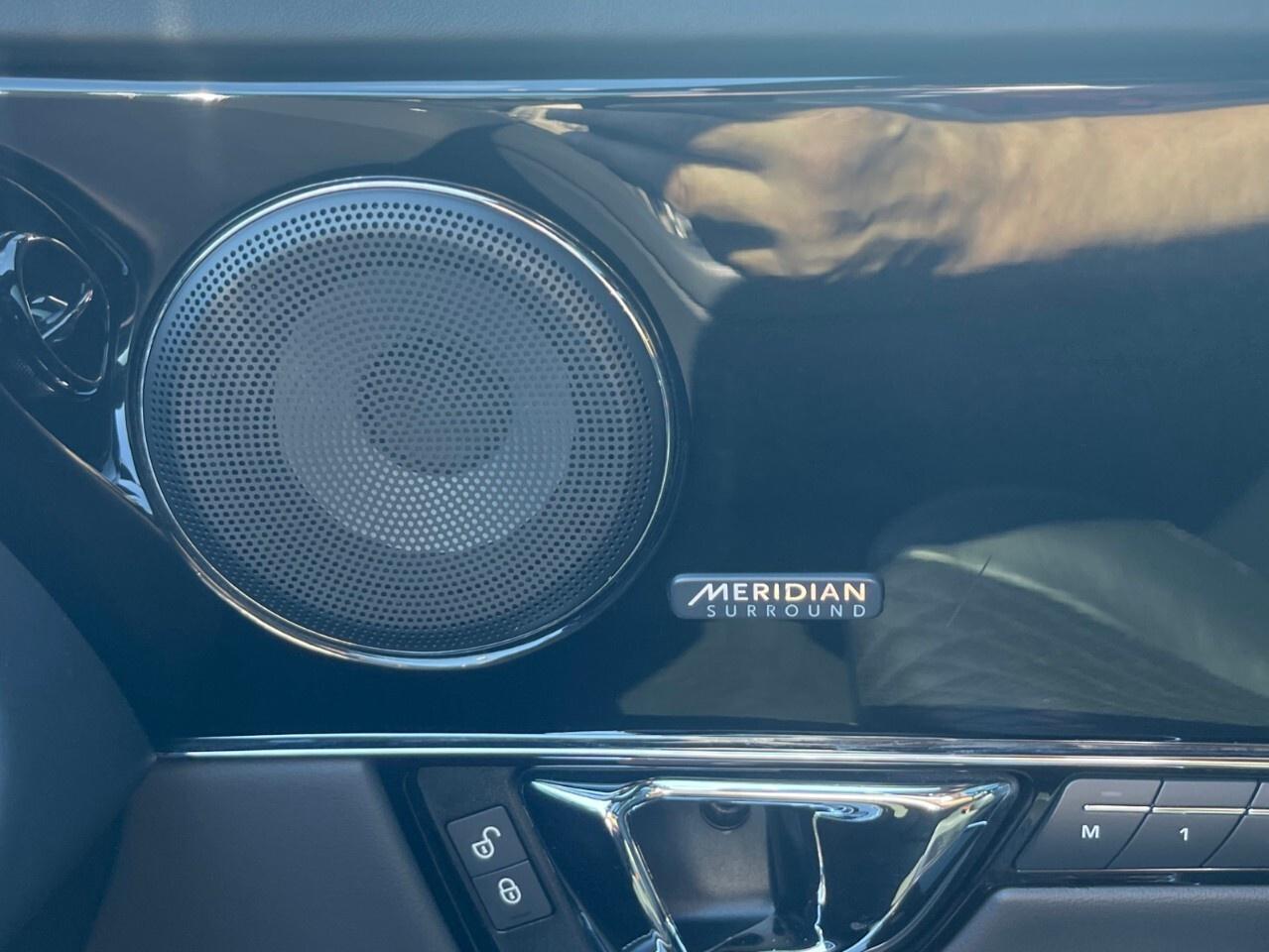 2016 Jaguar XJ 4dr Sdn XJL Portfolio AWD Portfolio/Nav/Cam/Roof / Photo