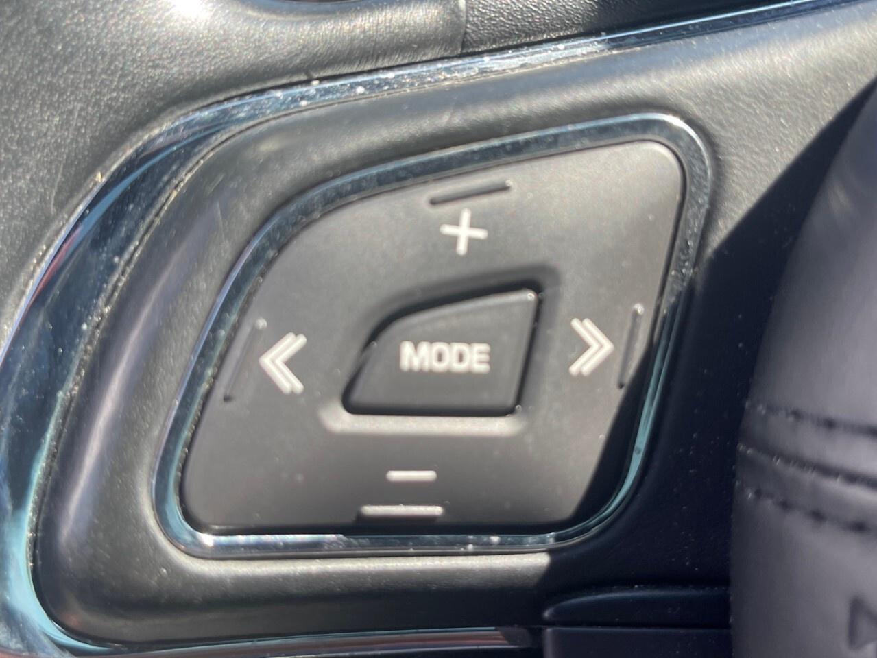 2016 Jaguar XJ 4dr Sdn XJL Portfolio AWD Portfolio/Nav/Cam/Roof / Photo