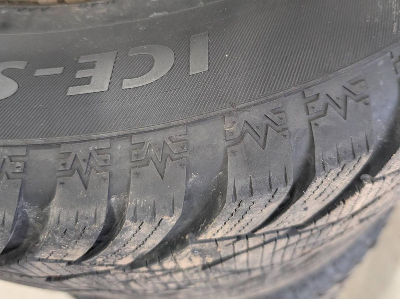 2020 Ford Escape S Photo