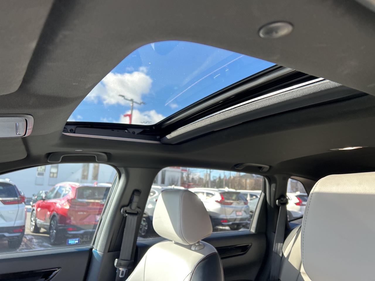2024 Honda CR-V Hybrid Touring HYBRID  Navi  Leather  Sunroof Photo