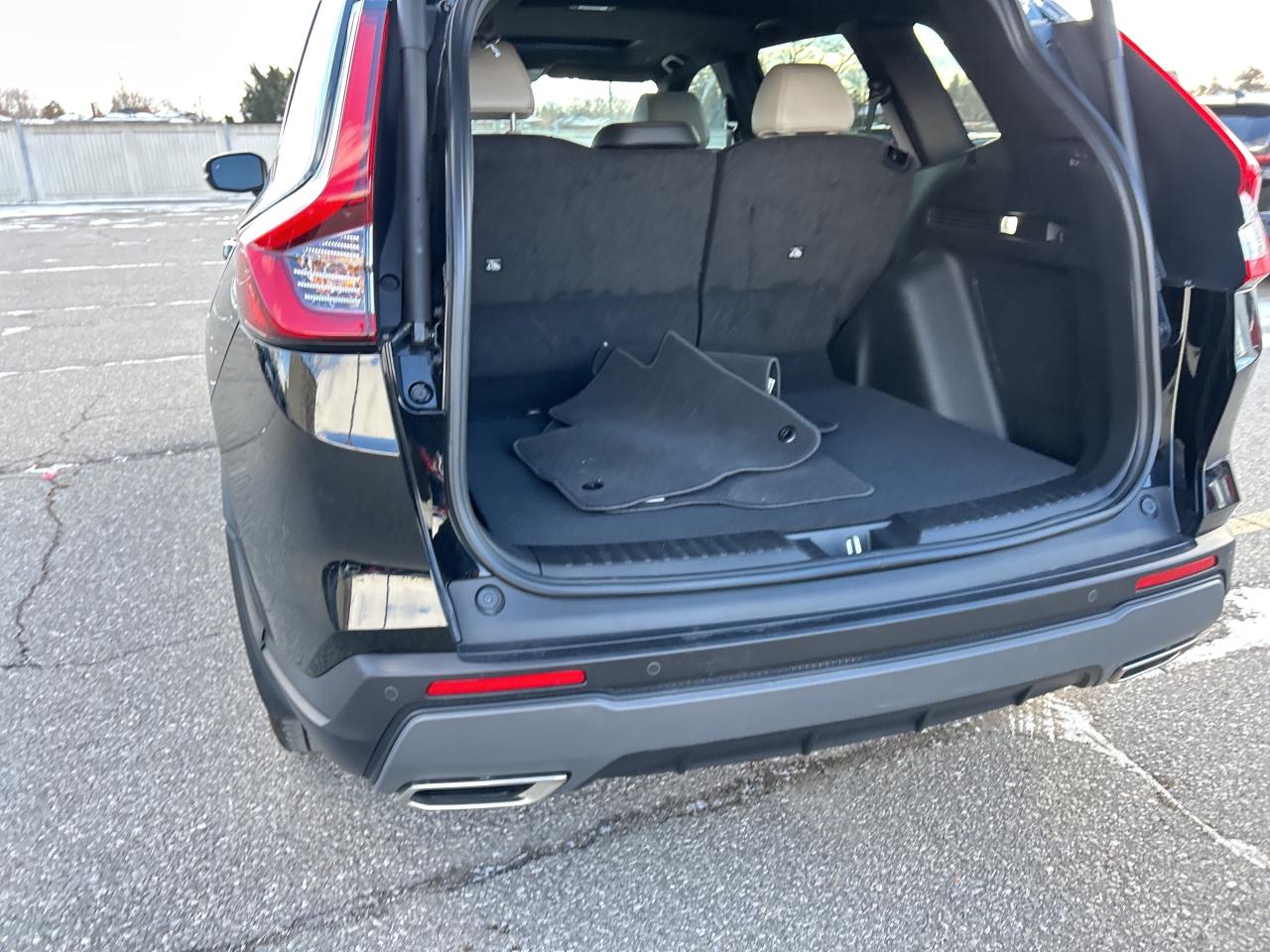 2024 Honda CR-V Hybrid Touring HYBRID  Navi  Leather  Sunroof Photo