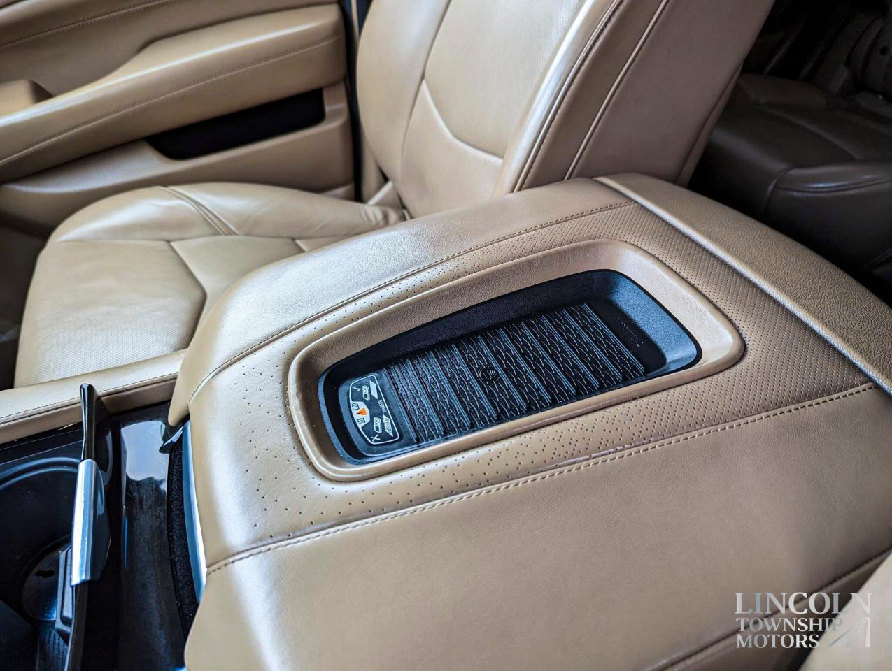 2019 Cadillac Escalade Platinum Edition- FULLY LOADED, AWD, HEATED SEATS Photo