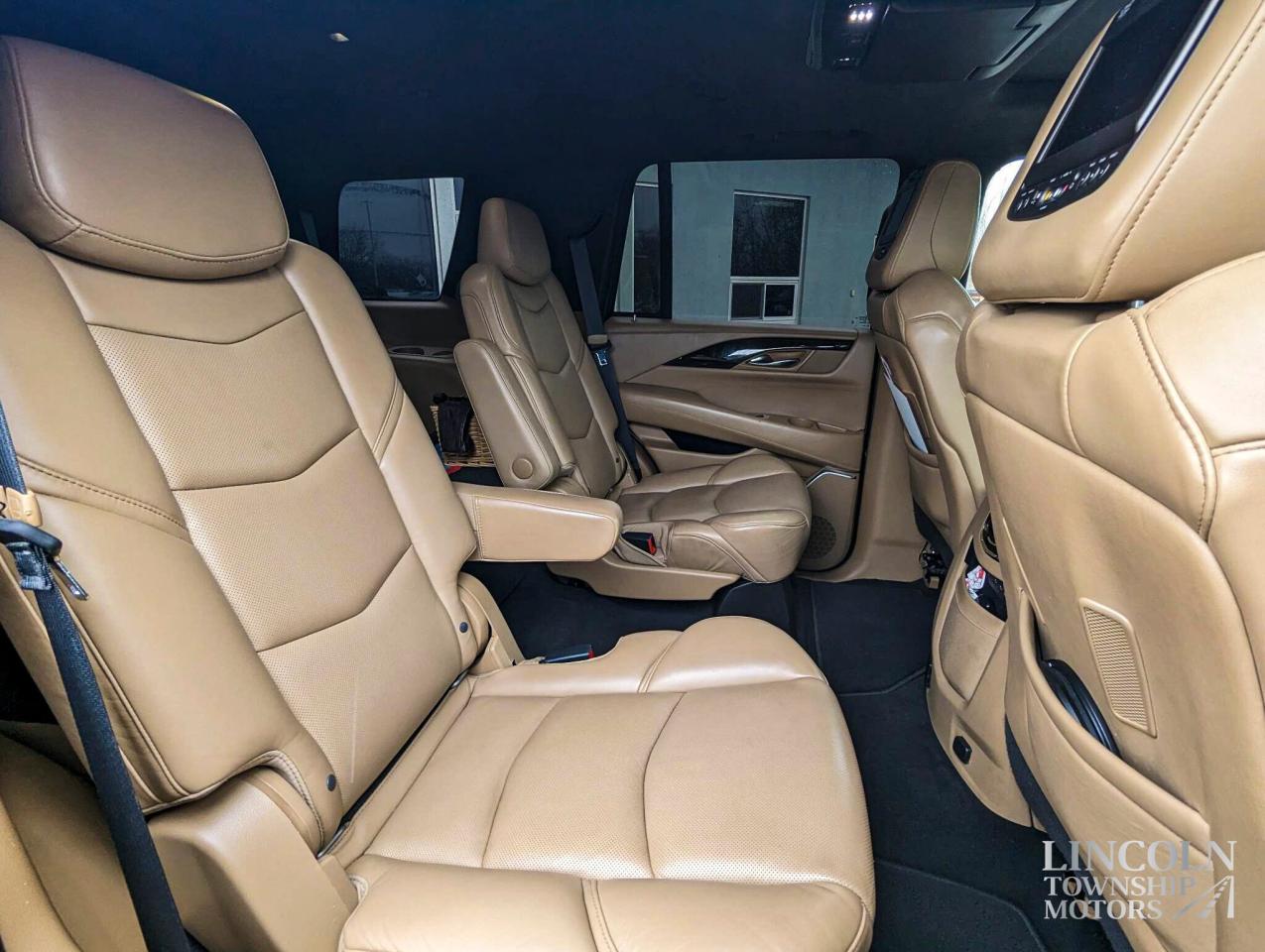 2019 Cadillac Escalade Platinum Edition- FULLY LOADED, AWD, HEATED SEATS Photo