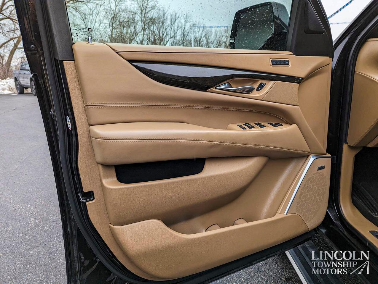 2019 Cadillac Escalade Platinum Edition- FULLY LOADED, AWD, HEATED SEATS Photo