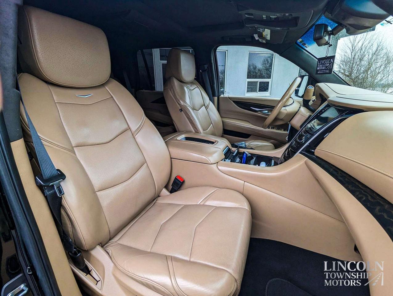 2019 Cadillac Escalade Platinum Edition- FULLY LOADED, AWD, HEATED SEATS Photo