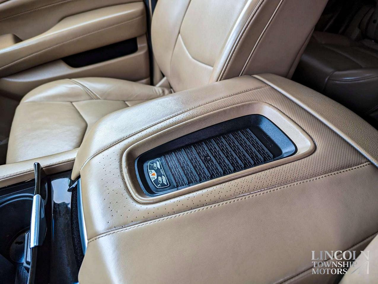 2019 Cadillac Escalade Platinum Edition- FULLY LOADED, AWD, HEATED SEATS Photo