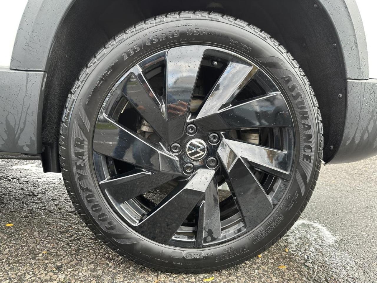 2024 Volkswagen Taos Comfortline Black Edition 4Motion AWD Photo3