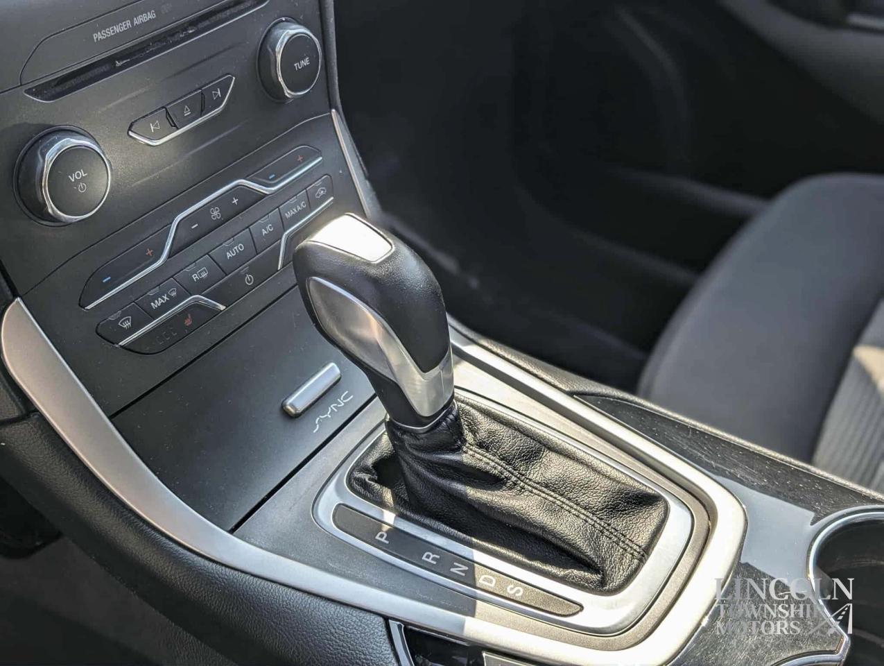 2018 Ford Edge SEL - CLEAN CARFAX, NAV, RMT START, SUNROOF, AWD Photo