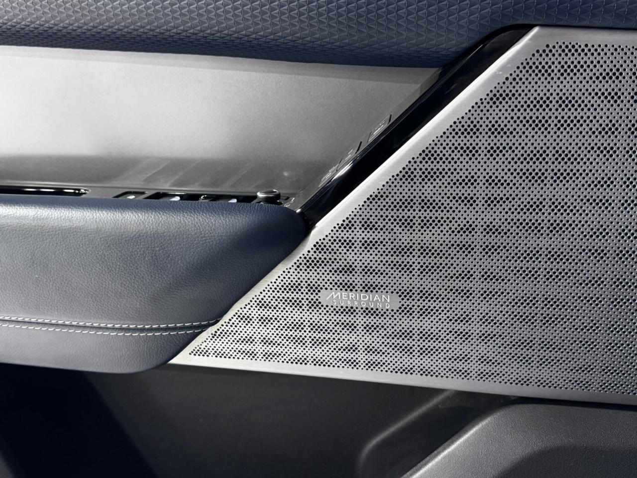 2018 Land Rover Range Rover Velar P380 R-Dynamic SE Photo