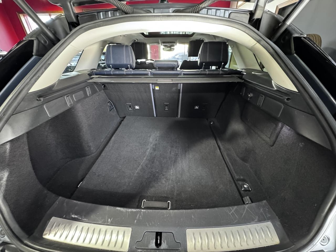 2018 Land Rover Range Rover Velar P380 R-Dynamic SE Photo