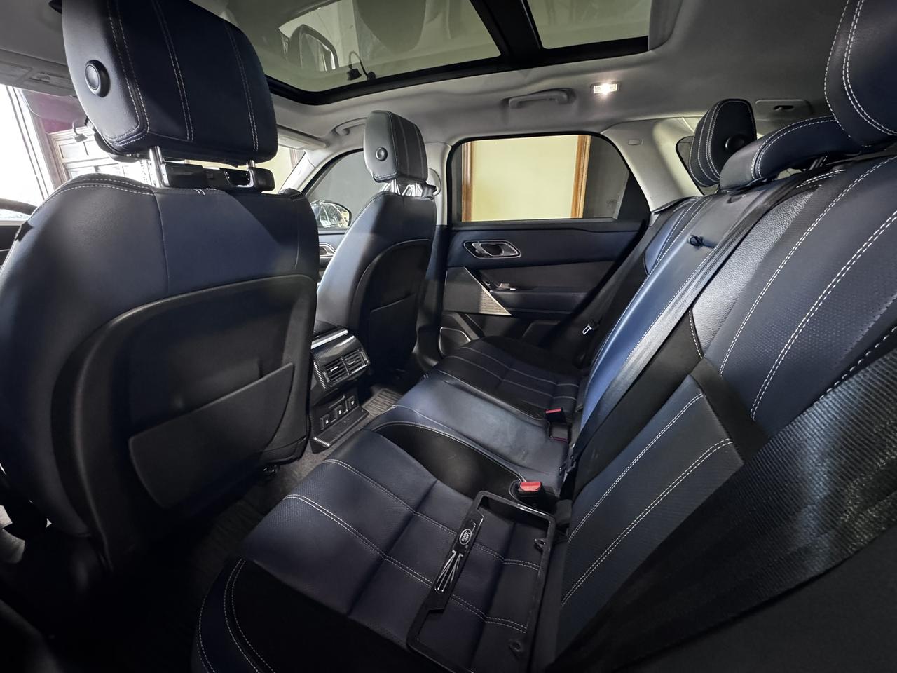 2018 Land Rover Range Rover Velar P380 R-Dynamic SE Photo