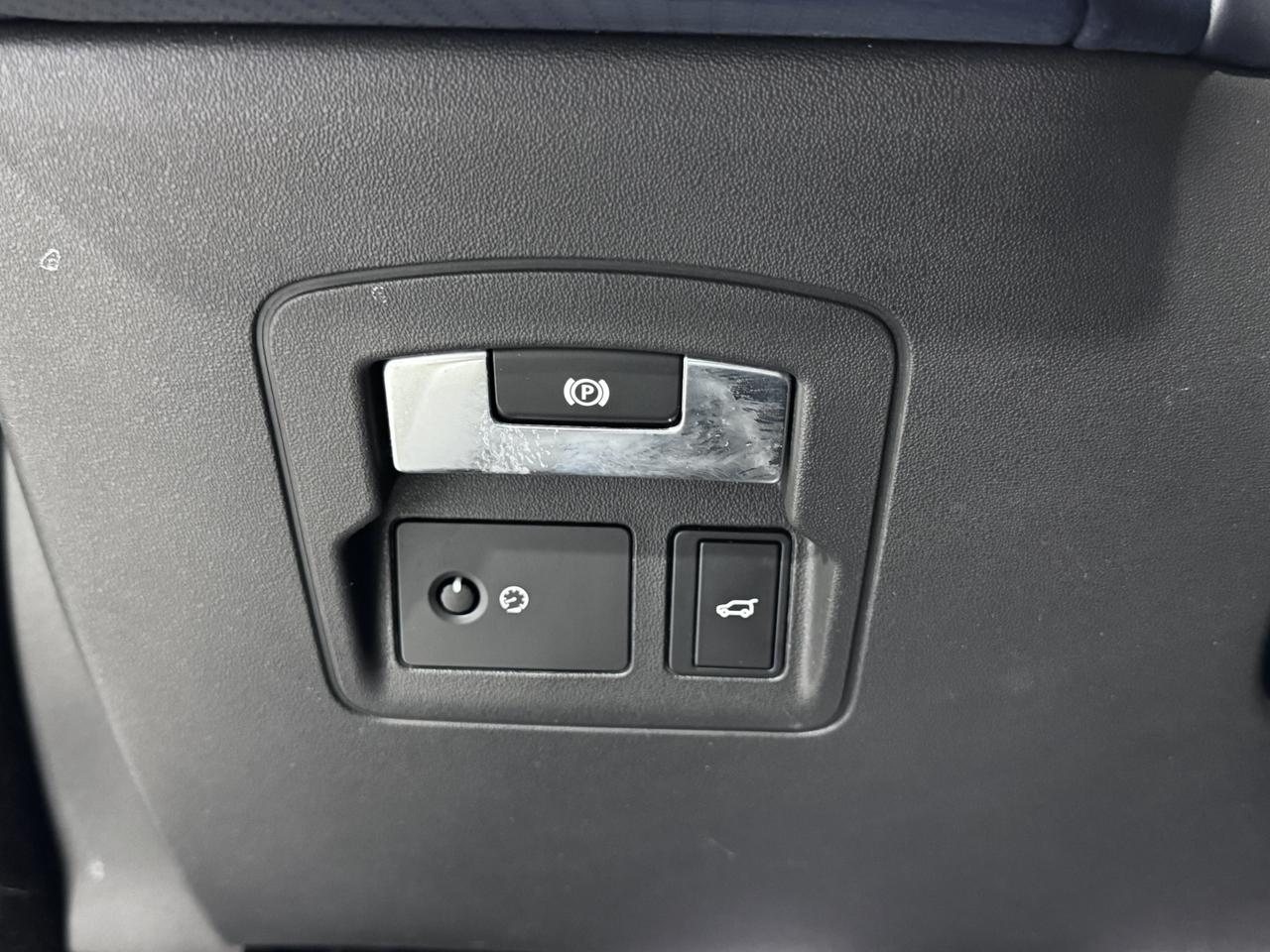 2018 Land Rover Range Rover Velar P380 R-Dynamic SE Photo