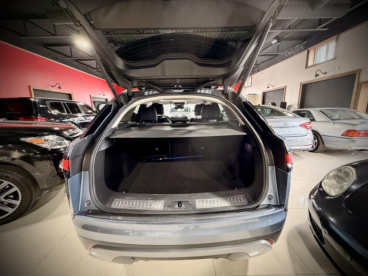 2018 Land Rover Range Rover Velar P380 R-Dynamic SE Photo
