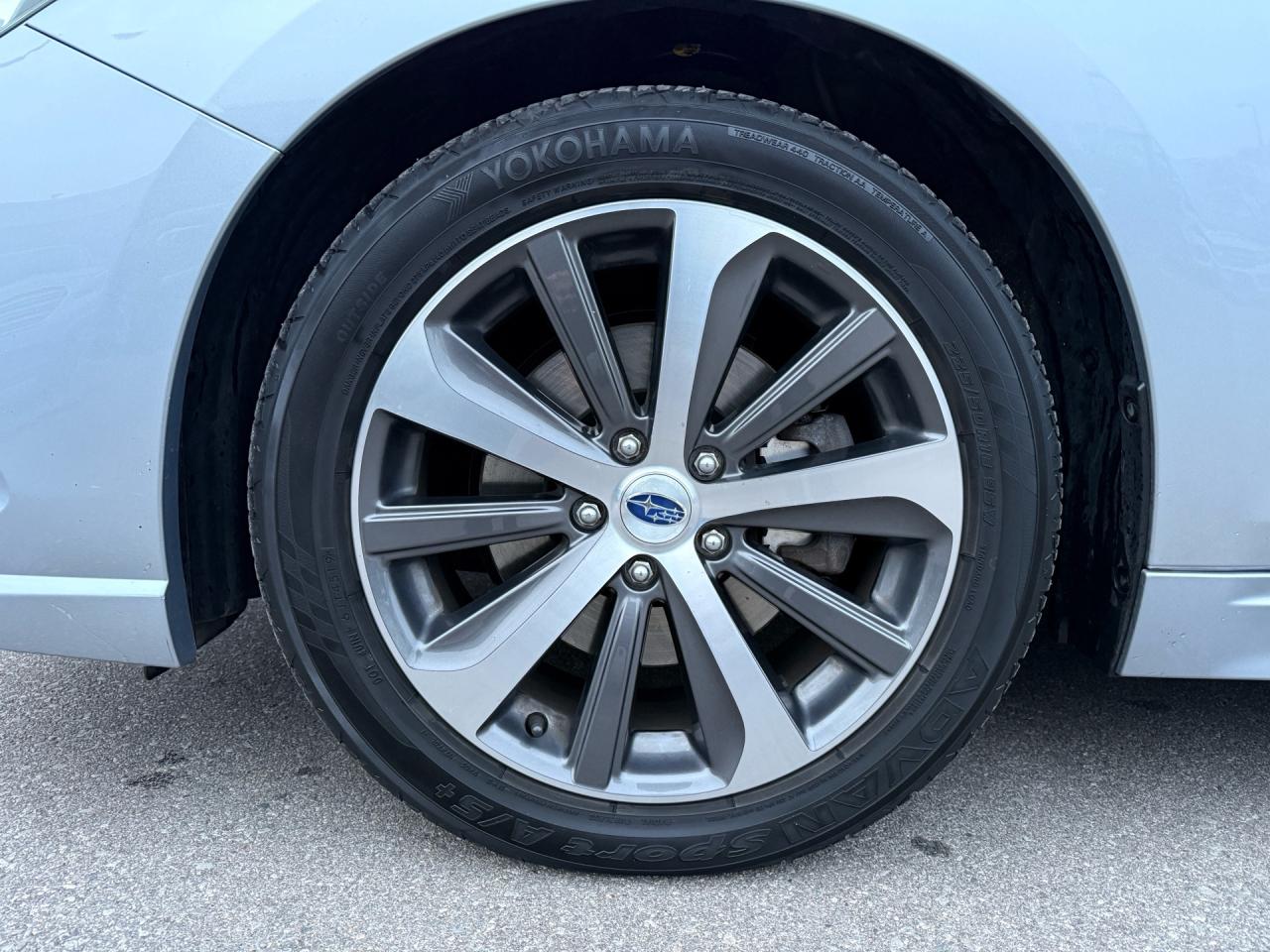 2018 Subaru Legacy 3.6R Limited w/EyeSight Pkg  ACCIDENT FREE MINT Photo