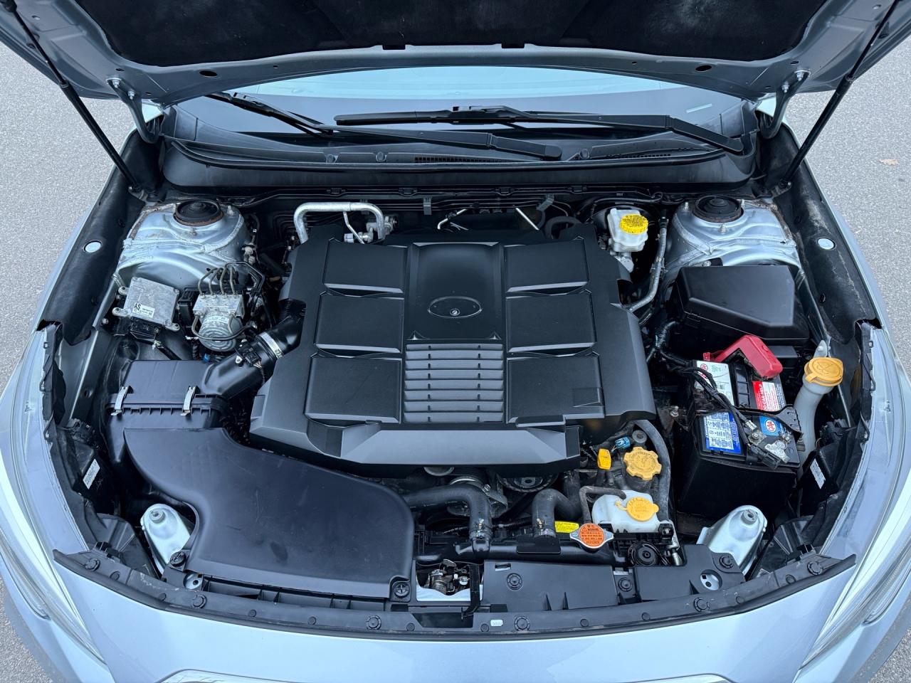 2018 Subaru Legacy 3.6R Limited w/EyeSight Pkg  ACCIDENT FREE MINT Photo