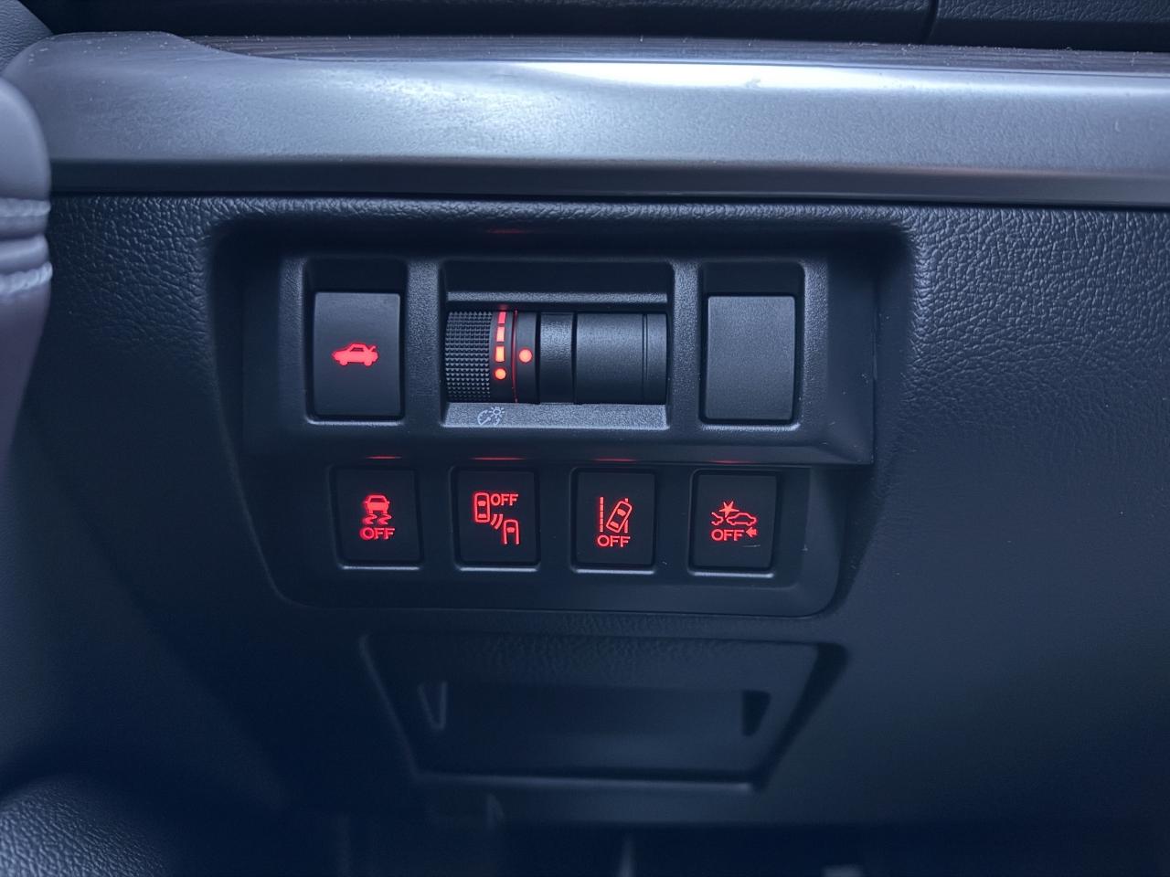 2018 Subaru Legacy 3.6R Limited w/EyeSight Pkg  ACCIDENT FREE MINT Photo