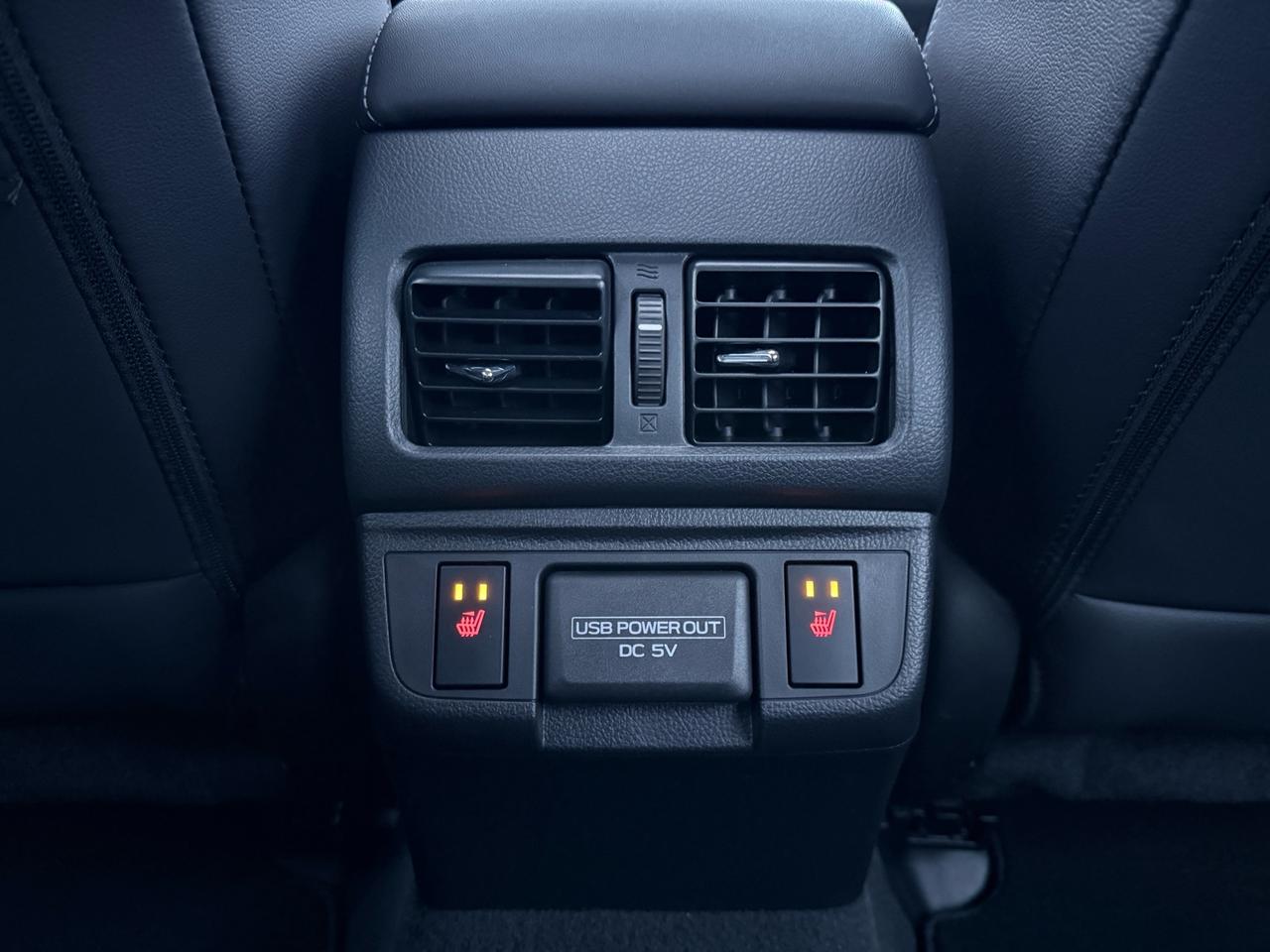 2018 Subaru Legacy 3.6R Limited w/EyeSight Pkg  ACCIDENT FREE MINT Photo