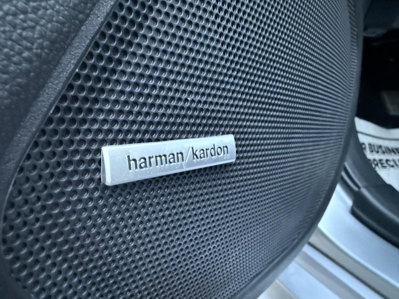 2018 Subaru Legacy 3.6R Limited w/EyeSight Pkg  ACCIDENT FREE MINT Photo