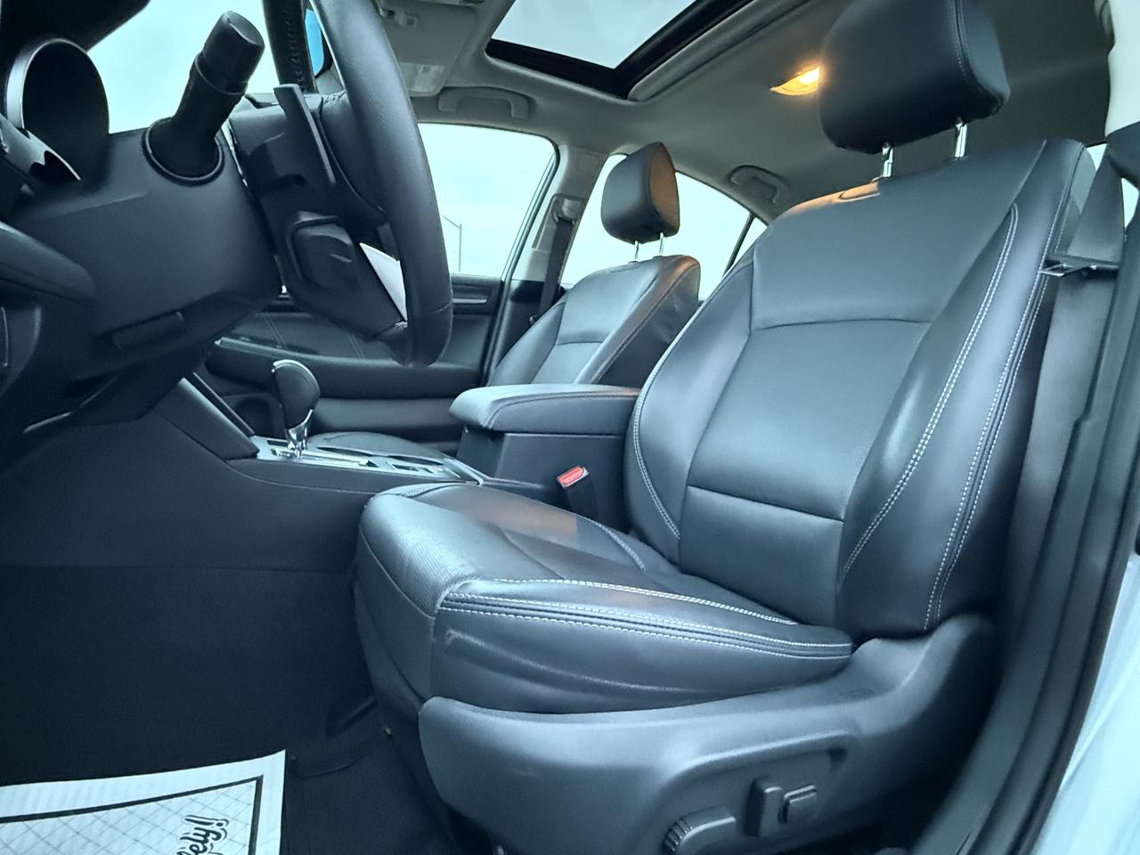 2018 Subaru Legacy 3.6R Limited w/EyeSight Pkg  ACCIDENT FREE MINT Photo