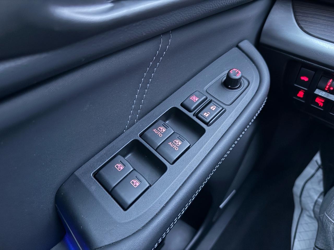 2018 Subaru Legacy 3.6R Limited w/EyeSight Pkg  ACCIDENT FREE MINT Photo