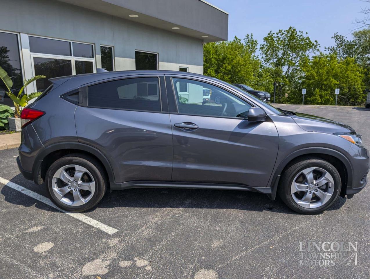 2020 Honda HR-V LX- CLEAN CARFAX, BACKUP CAM, HEATED SEATS & MORE! Photo